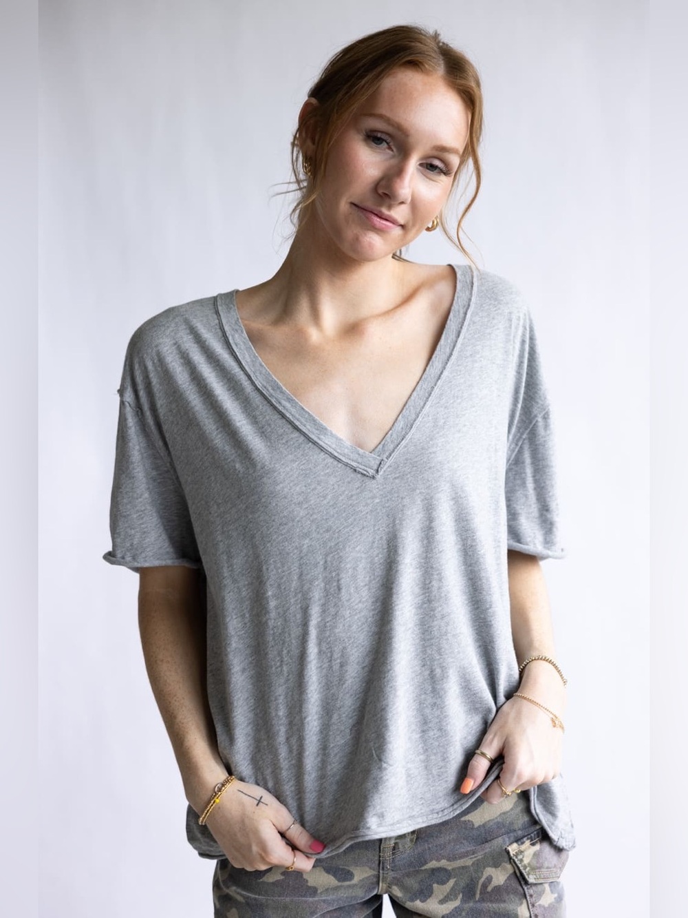 We The Free Light Gray V-Neck Short Sleeve Oversized Tee. Medium